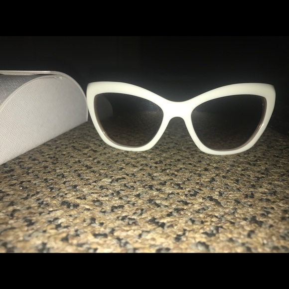 Authentic Prada sunglasses - Picture 6 of 7